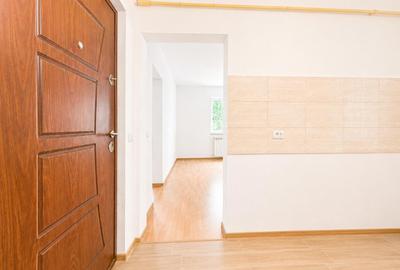 Apartament cu 3 camere semidecomandat în Mărăței