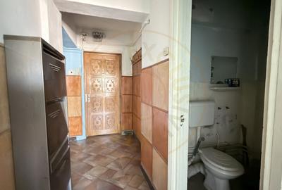 Apartament 4 camere Etaj IV, MV1, Zona Ludy - Str. Regele Ferdinand I - Carei - 10