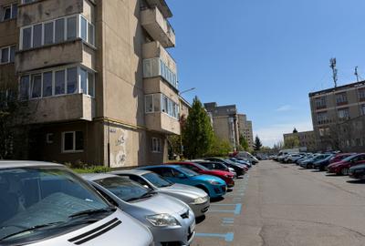 Apartament cu 3 camere decomandat în Județean