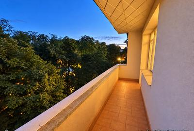 Apartament cu 4 camere semidecomandat în Central