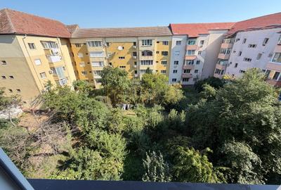Apartament cu 3 camere semidecomandat, mobilat în Girocului