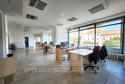 Birou, de 203 mp, în Central