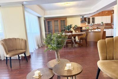 Apartament cu 4 camere decomandat, mobilat în P-ța Unirii