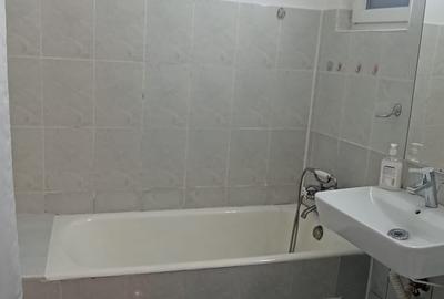 Apartament cu 3 cam cf 1 dec, mobilat si utilat, P/8 --Pecineaga sector 5 - 11