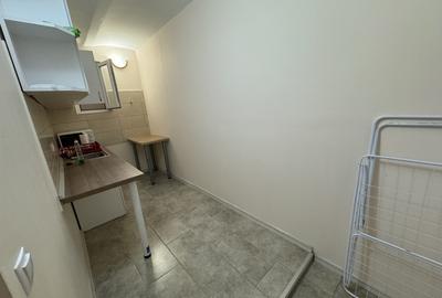Garsonieră, 28 mp, recent renovată, zona ultracentrală, UMF - 3