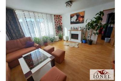 Casă individuală cu 8 camere în Central