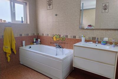 Vilă elegantă cu design luxos și grădină superb amenajată în Șag - 12