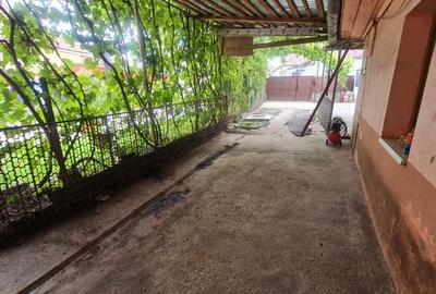 Casa formata din doua apartamente, cu curte de 450 mp, in zona Trei Stejari - 5