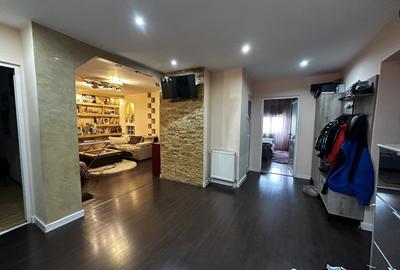 Apartament cu 3 camere decomandat, mobilat în Tolstoi