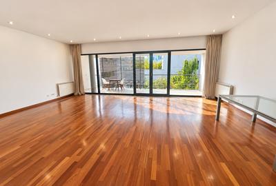 Apartament cu 4 camere decomandat în Dorobanți