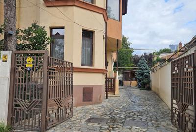 Ideal birou /Parter /5 camere in vila  interbelica /renovat /curte/Sector  2 - 1