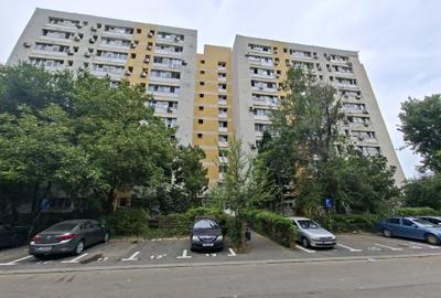 Garsoniera 30 mp Mega Mall , bd. Chisinau bloc din anul 1982 - 1