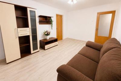 Apartament cu 3 camere semidecomandat, mobilat în Lacul Tei