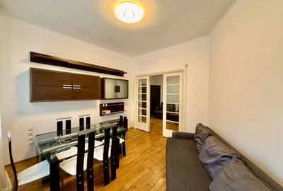 Apartament cu 3 camere semidecomandat în P-ța Unirii