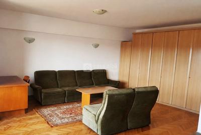 Apartament cu 3 camere decomandat, mobilat în Central