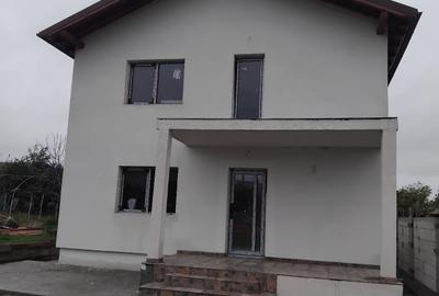Casă individuală cu 4 camere în Lumina