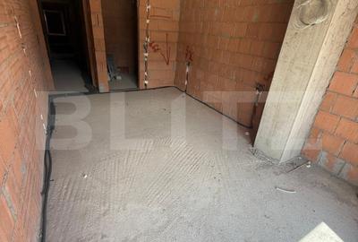 Apartament cu 3 camere decomandat în Tractorul
