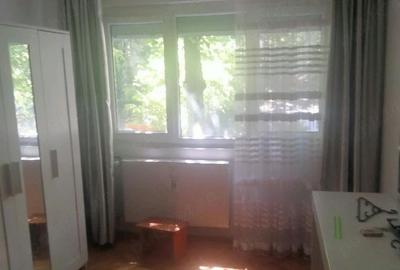 Apartament cu 3 camere semidecomandat în Alexandru Obregia