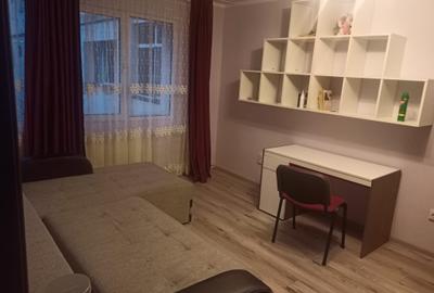 Apartament cu 2 camere semidecomandat în Podu Roș