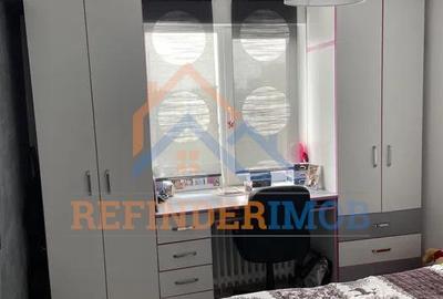 Apartament cu 3 camere semidecomandat în Central