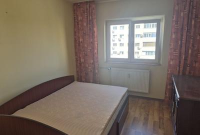 Apartament cu 3 camere semidecomandat în Pantelimon