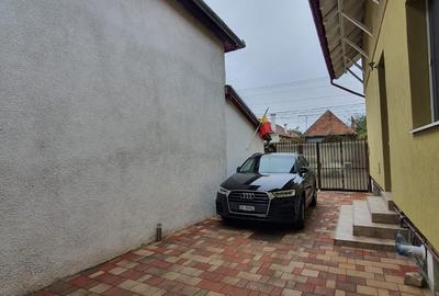 Inchiriez apartament de 2 camere, la casa situat in Piata Cluj ,la parter,60mp - 2