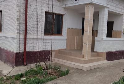 Casă individuală cu 5 camere în Mărăcineni