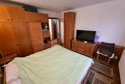 Apartament cu 3 camere decomandat, mobilat în Casa de Cultură