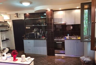 Apartament 3 camere decomandat Drumul Taberei - 10