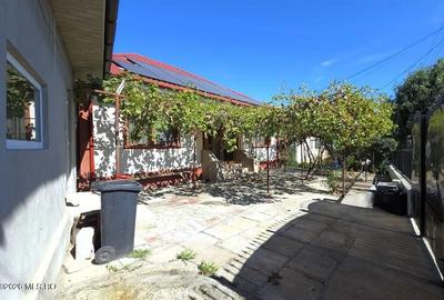 Castelu - Str. Florilor, casa din 2012, teren 737 mp si 106 mp utili - 3