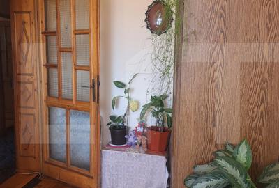 Apartament cu 3 camere semidecomandat, mobilat în Lugoj
