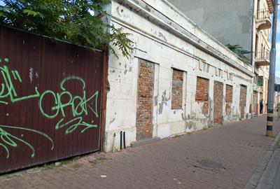 Vânzare teren cu constructii  demolabilă, în  centrul Mun.Oradea - 1