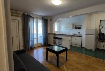 Apartament cu 2 camere semidecomandat, mobilat în Calea Victoriei