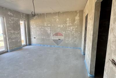 Casă cu 4 camere la alb de vânzare in Livada de Bihor - 3