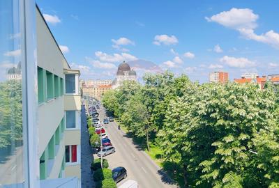 Apartament cu 3 camere semidecomandat, mobilat în Podgoria