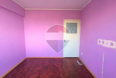 Apartament cu 3 camere de vânzare -decomandat- Micro 13, Galați - 3