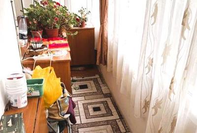 Apartament 2 camere, renovat partial, centrala termica noua, balcon inchis. Zona - 8