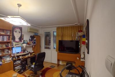 Apartament cu 3 camere decomandat în Berceni