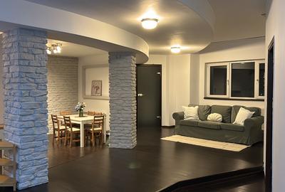 Apartament cu 3 camere semidecomandat, mobilat în P-ța Muncii