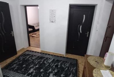 Apartament cu 4 camere semidecomandat, mobilat în Podu Roș