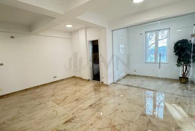 Apartament cu 4 camere decomandat în Sisești