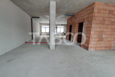 Spatiu comercial open space generos stradal cu vitrine Turnisor Sibiu - 3