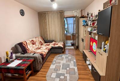 Apartament cu 2 camere semidecomandat, mobilat în Craiovița Nouă