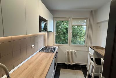 Apartament cu 2 camere decomandat în Titan