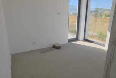 Casa de vanzare 4 camere, 3 bai, teren 400 mp teren, terasa - 8