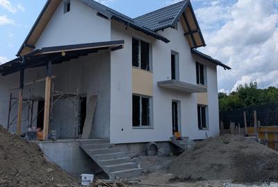 Casă individuală cu 4 camere în Măgura