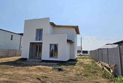 Casă individuală cu 4 camere în Vidra
