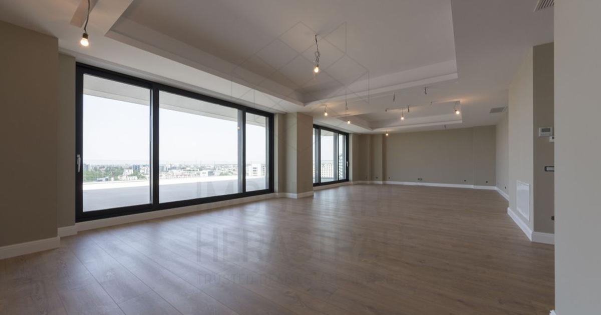 Comfortable Textured Finish Penthouse With Park View photo