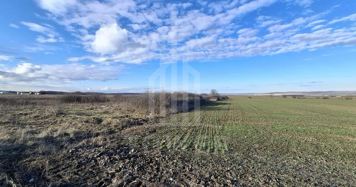 Teren agricol intravilan de 4300 mp, în Cristian preț 301.001 ...