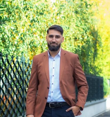 Alex Bucur Consultant Imobiliar